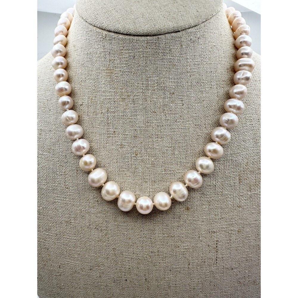8-9mm Freshwater Pearl Hand Knotted Necklace 16.5”